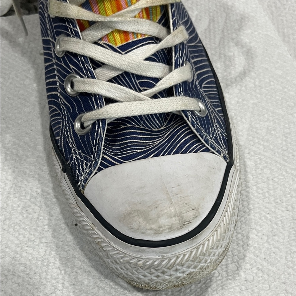 Converse High-Top Sneakers with Blue and White Design - Picture 5 of 12